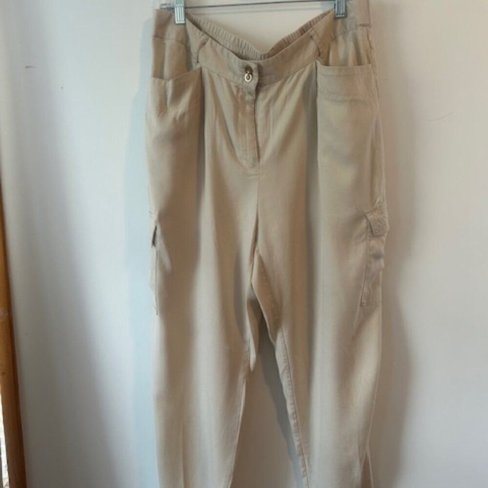 Chico's Cream Ankle cuffed cargo pants, size 2.5/14